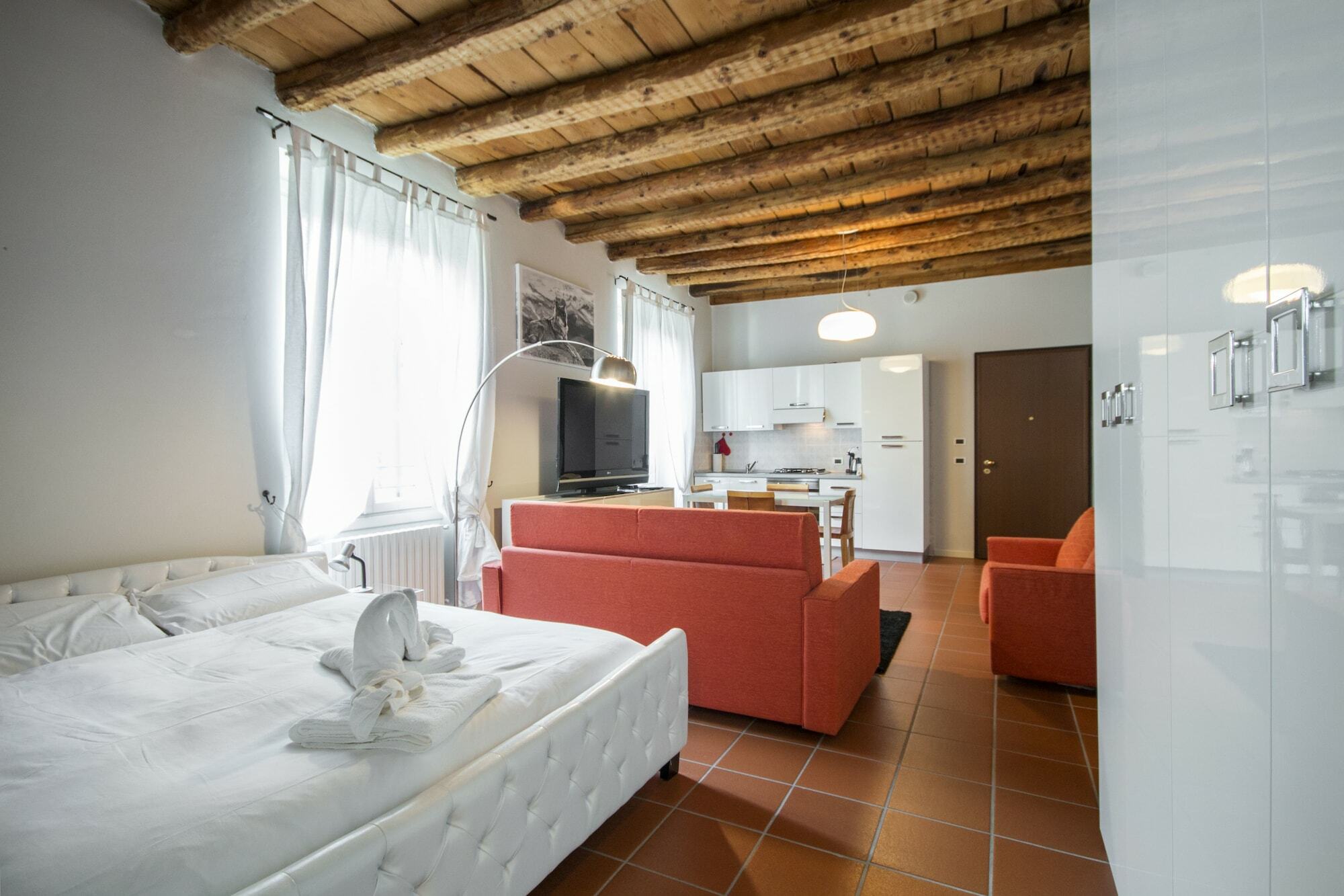 Soleluna Apartments - By Relais Di Giada Lake Como ภายนอก รูปภาพ